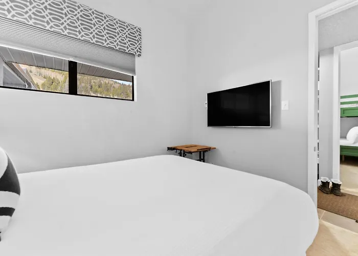 Snowbridge Square #f206 *